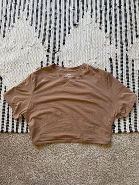 SKIMS Short Sleeve Cropped Tee in Brown